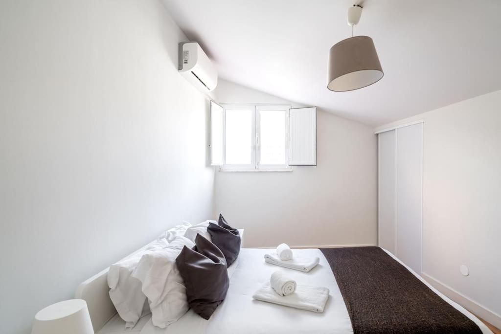 Cozy Ground Floor Studio With Ac And Loft Bedroom Lisbon Luaran gambar